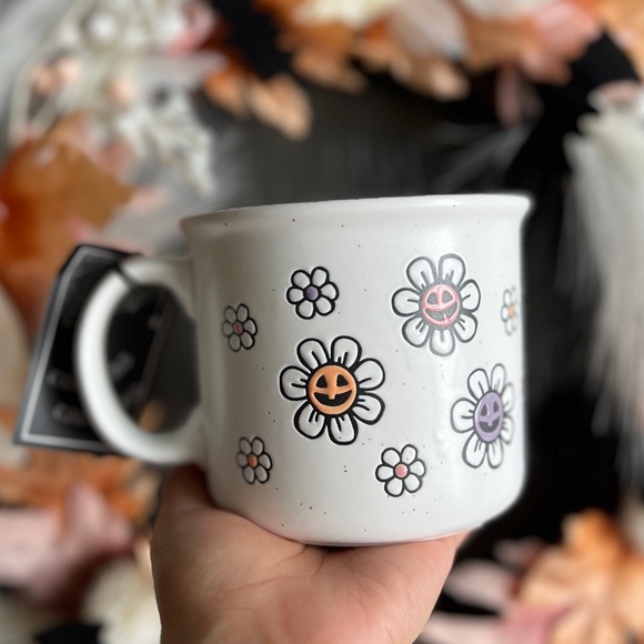 ✨NEW🎃Cobwebs and Cauldrons Daisy Jack o Lantern Pattern Mug🌸 - Picture 3 of 5